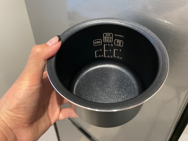 【アイリスオーヤマ ジャー炊飯器 1.5合 RC-MF15-W ホワイト】コンパクトなお釜