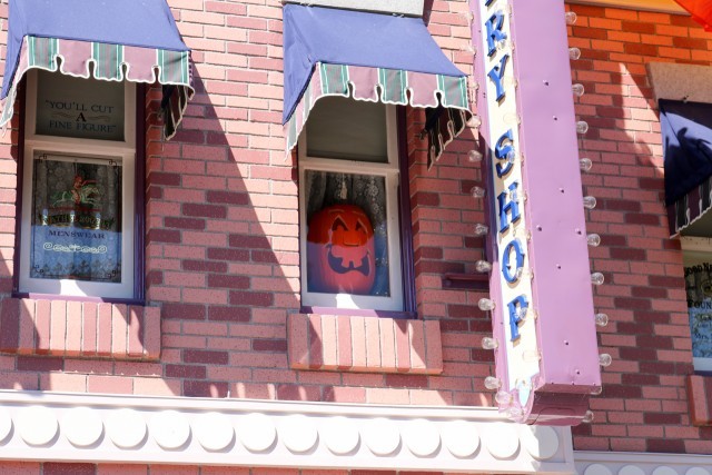 メインストリートにある隠れかぼちゃ 