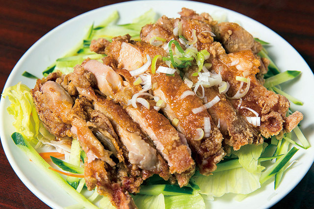 順順餃子房 秋葉原本店　揚げ鶏もも肉の　油淋ソースかけ　 680円（税別）