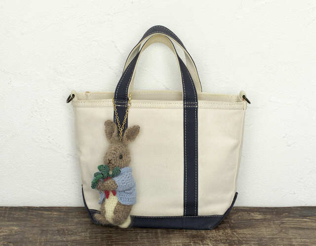 【ピーターラビット】「大きなチャーム＜ピーターラビットTM＞」材料セット価格：4,950円（税込）　完成サイズ：高さ約20cm