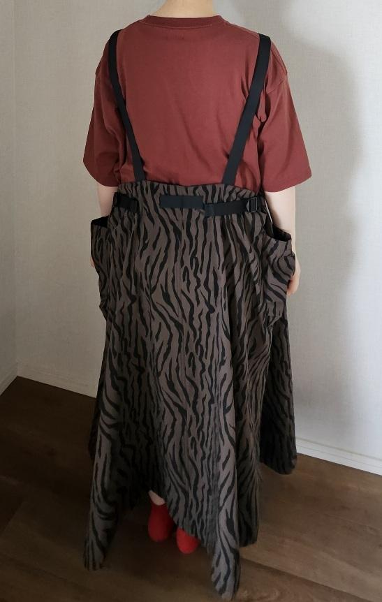 【coen C.Mt エプロンワンピース】Aラインでスカート部分にたっぷり生地が使われています。透け感や体のラインも気になりません！