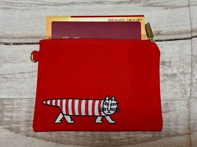 Mサイズは通帳やパスポートを入れるのにぴったり