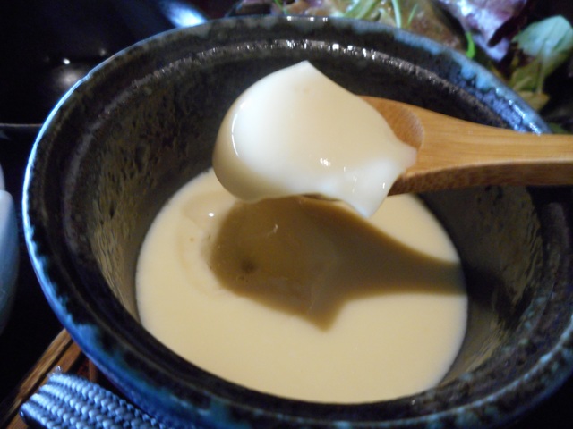 付け合せの茶碗蒸しもクリーミーな味です。