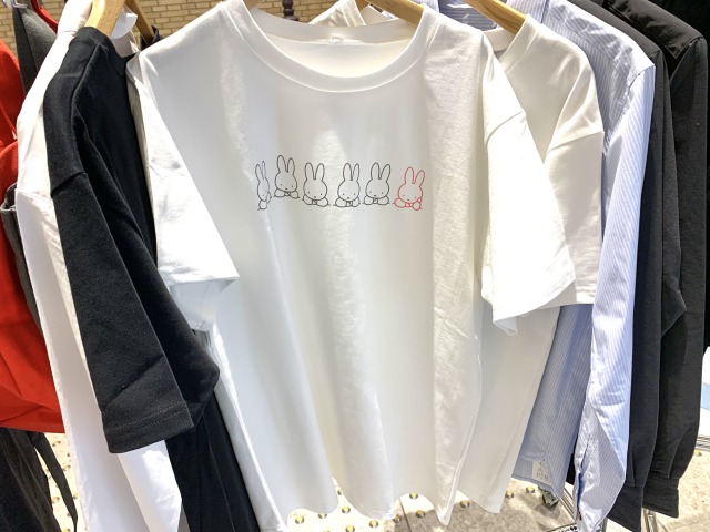 並んだミッフィーが可愛いTシャツ