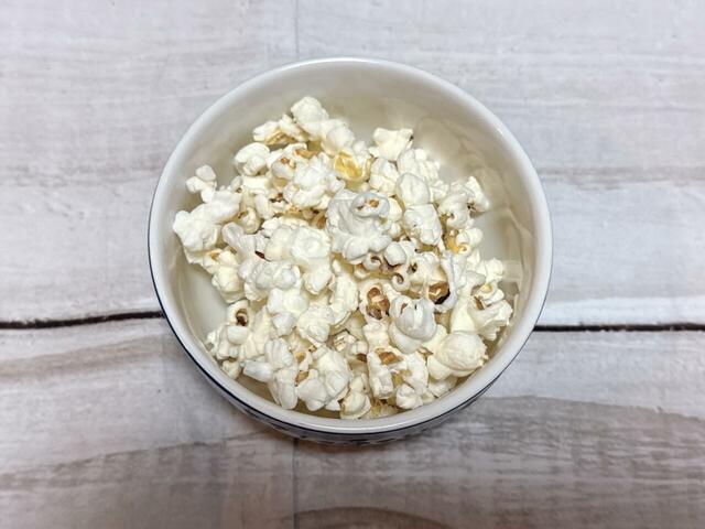 【カルディ ハロウィンドームティン】ベーシックな塩味のポップコーンで、おやつにはもちろん、おつまみにもぴったり♪