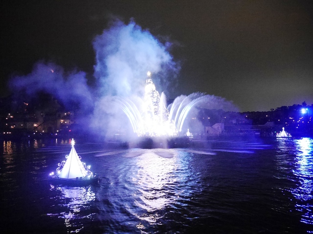 カラー・オブ・クリスマス　ツリーが出現