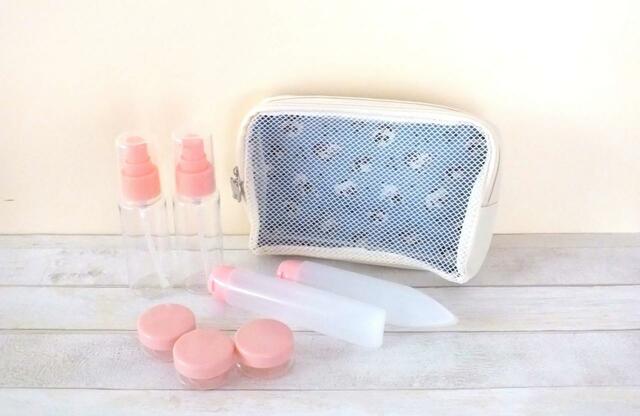 【カルディ 吊るせるマルチポーチ】ボトル、チューブ、クリームケースがこんなに入ります！