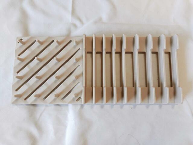 【水切り】仕切りも豊富で、たくさんコップやお皿が置ける