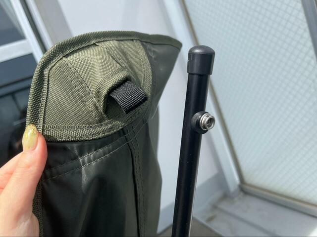 【コールマン　ヒーリングチェアNX】シートがずれないよう、スナップボタンで留められるのも嬉しいポイント！