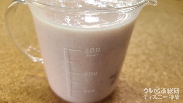 ベイマックスのビーカーマグでフルーチェ