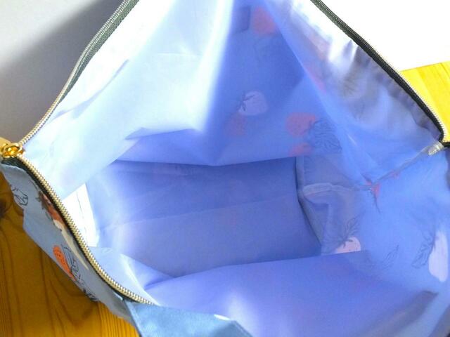 【カルディいちごバッグセット】サイズは縦32×横43×マチ15×cmです