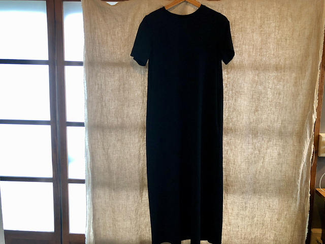 【ユニクロ　エアリズムコットンブラワンピース】体のラインを拾いすぎない、すっきりとしたIラインシルエットです