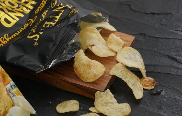 「ハンターズ クアトロフォルマッジフレーバーポテトチップス」 125g