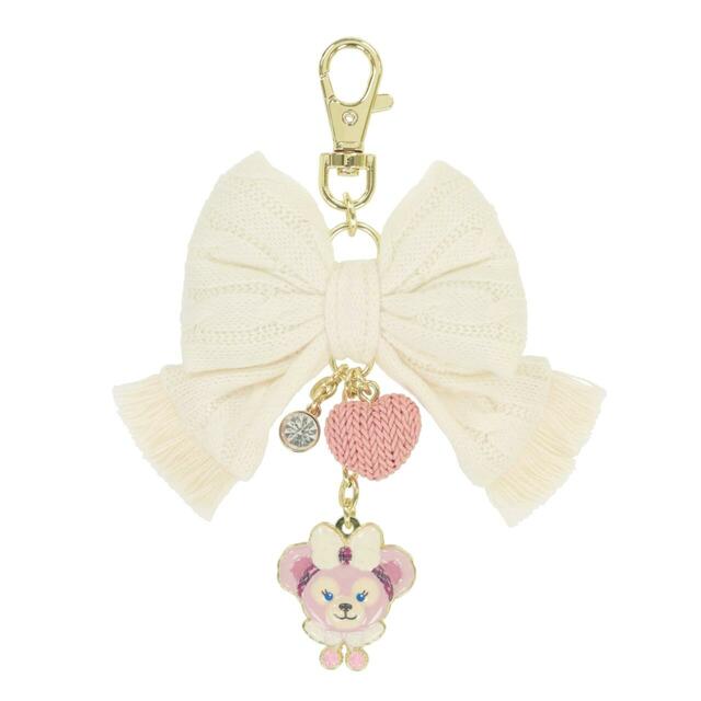 バッグチャーム 2,300円｜東京ディズニーシー「ダッフィー＆フレンズのメイキング・ウインター・ウォーム」グッズ｜販売店舗：東京ディズニーシー「マクダックス・デパートメントストア」｜発売日：2026年11月2日(月)
