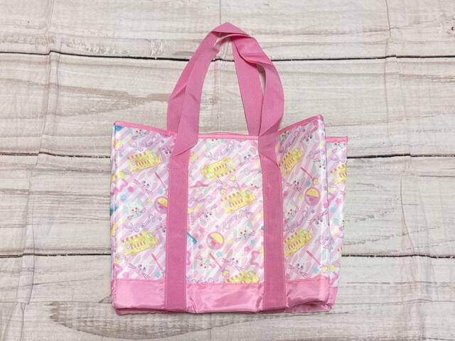 背面ももちろん総柄デザインです！