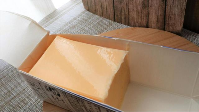 【牛乳パック再活用レシピ ぷるぷるプリン】パックの半分がプリン！