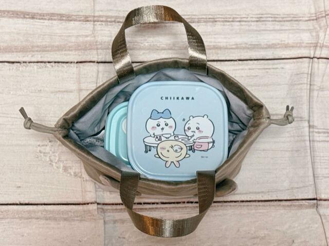 小さめのお弁当箱2つがすっぽり収まります♪