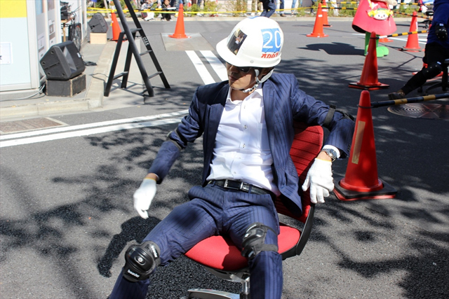 いす同士の熾烈な戦い! 「いす-1」グランプリの模様