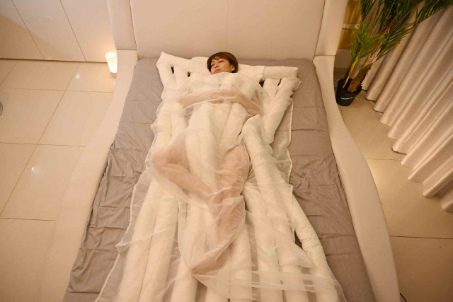 うどん型寝具「睡眠用うどん」まさかの爆誕! ふとんより優秀な3つの 