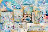 【東京ディズニーシー20周年】小っちゃな「ダッフィー＆シェリーメイ」もいる！スペシャルグッズ再販中