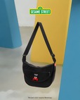 【セサミストリート】「DUET SHOULDER BAG FZP MGNT 500D CORDURA SESAME ST」¥14,300(W33.5×H21×D12.5cm)