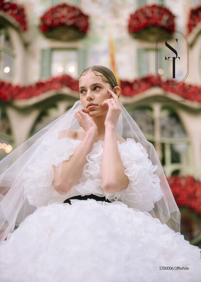 可憐な大人美、満開♪「唯一無二のヒロインドレス」人気3ブランドの