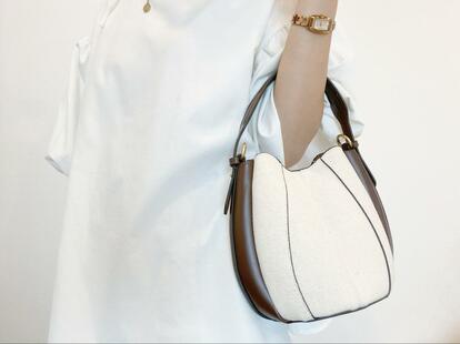 ZARA ベージュとブラウンのバケットバッグ ZARA - ZARA トップステッチバケットバック ブラウンの通販 by