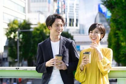 実はかなり単純だった 男性が気になる女性の側にいく 7つの心理 と 脈ありサイン11選 2 4 Mimot ミモット