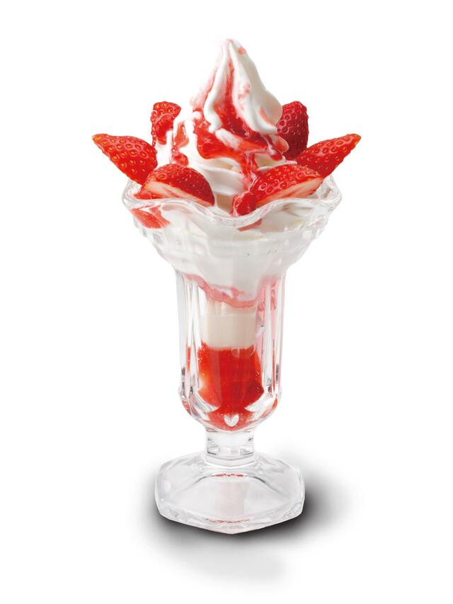【びっくりドンキーのいちごデザート】ストロベリーソフトデラックス　価格：690円