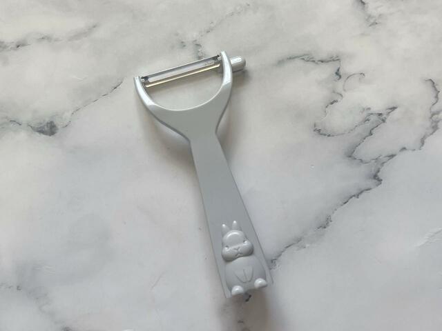 キッチンの必需品のピーラーもウサギモチーフで登場！