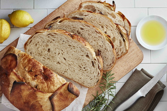 ローズマリーとレモンゼストのカンパーニュ（価格未定）