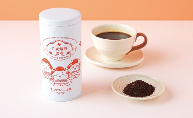 【ちいかわもぐもぐ本舗 川越店】京都伏見限定 竹炭焙煎珈琲缶　1,296円　※2月13日（金）発売 京都伏見店限定商品