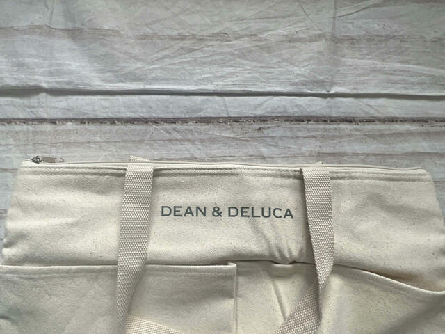 口はファスナー付きなので安心