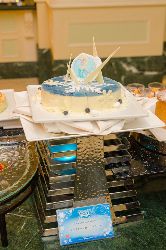 「シャーウッドガーデン・レストラン」ディナーブッフェ ホワイトチョコレートムース｜東京ディズニーランドホテル 2016年「アナとエルサのフローズンファンタジー」