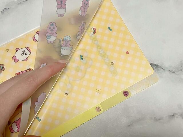 ポケットは3つ。それぞれ柄が異なります