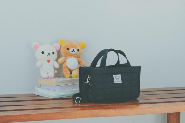 リラックマの「ふわふわキルティングバッグ」：各2420円（税込）