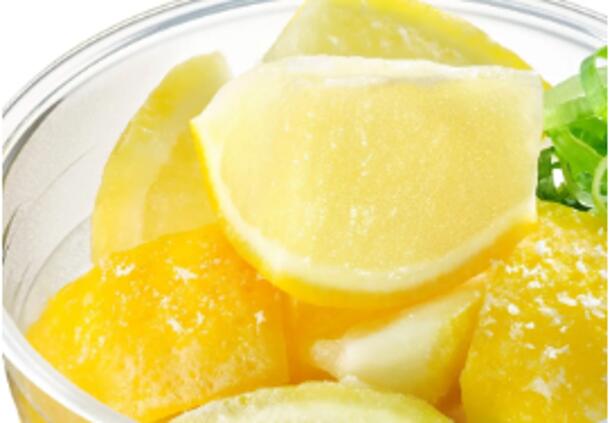 「豚しゃぶおろしレモンシェイクうどん」＜価格：690円（税込）＞【【丸亀製麺】ひんや〜り！凍らせレモン入り『豚しゃぶおろしレモンシェイクうどん』が新登場】