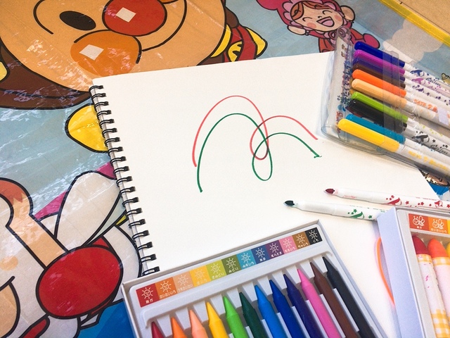 【アサヒ興洋 レジャーシートアンパンマン(S) 】シートの上なら思い切りお絵描きができます