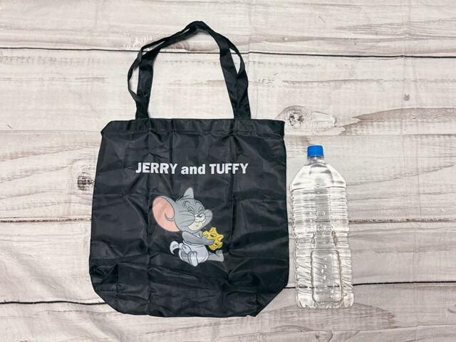 2Lのペットボトルがすっぽり収まる大きさ