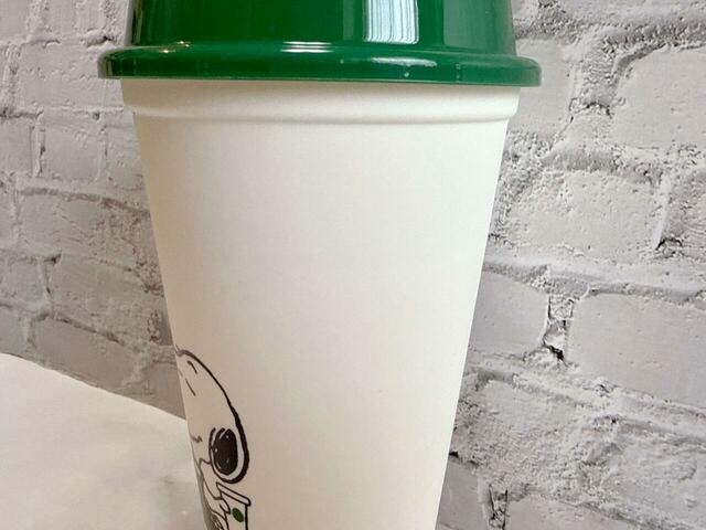 カラーはアイボリーに近いホワイト