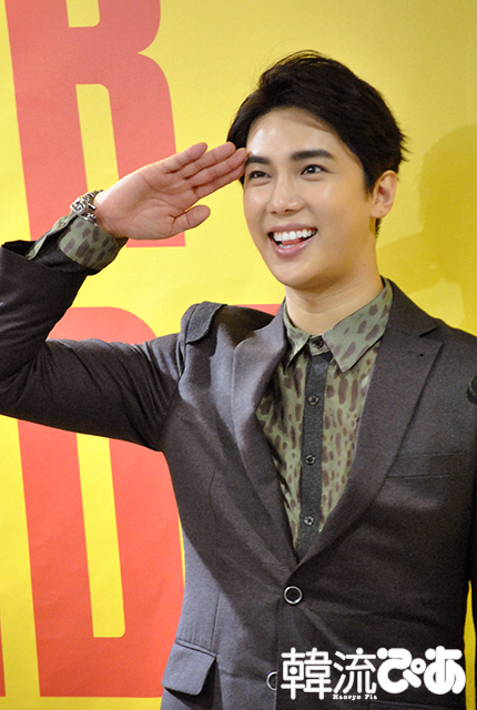 フラッシュが眩しいパク・ジョンミン/入隊前最後の来日会見