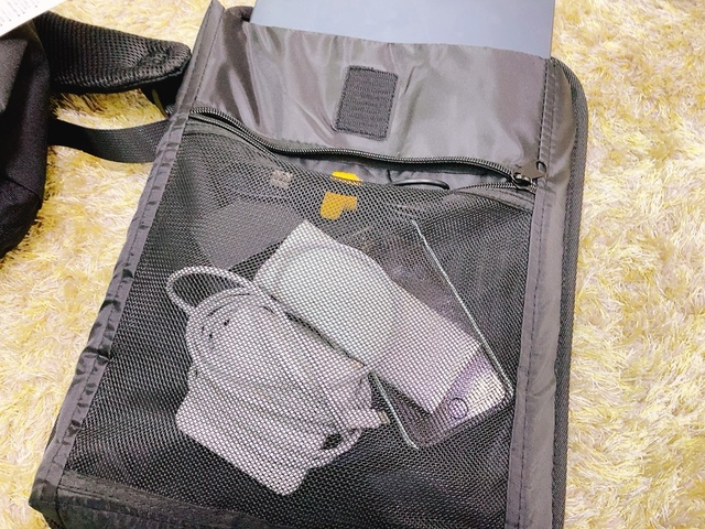 【ワークマン 防水デイバッグ】中身が見えるので小物の収納に便利