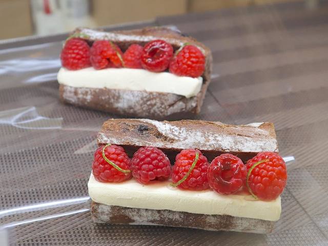 「ル・グルニエ・ア・パン」ショコラバケット・ア・ラ・フランボワーズ 1080円（税込）