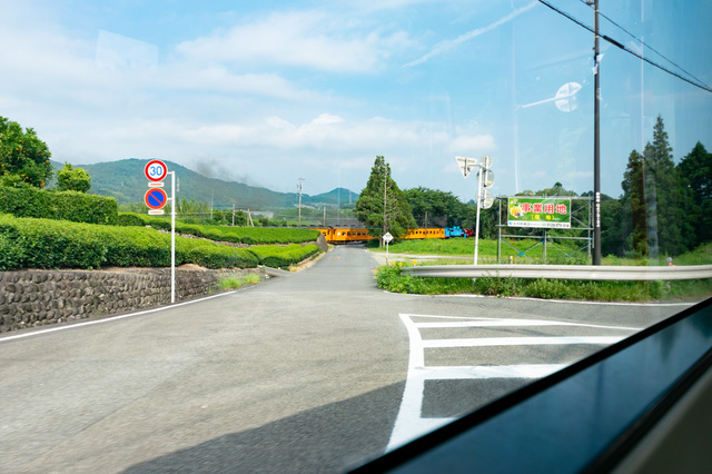 バスのバーティー車内から、トーマスとジェームスを見る｜大井川鐵道「Day Out With Thomas 2018」
