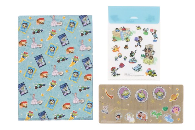 クリアホルダーセット 800円｜サイズ：(クリアホルダー)A4、(クリアホルダー＆封筒型)A5、(チケットケース)縦約11×横約25cm｜販売店舗：東京ディズニーリゾート・トイ・ストーリーホテル内ディズニーショップ「ギフト・プラネット」