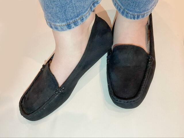 【GLOBAL WORK らくっション撥水モカシン】内部のファーのおかげで、素足で履いてもとても暖かいです♪