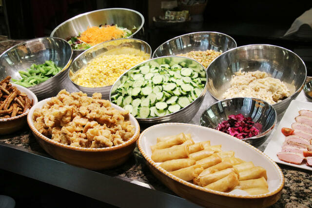 「ハーフビュッフェイメージ」＜期間：2025年4月26日（土）〜5月6日＞【GW限定ディナービュッフェで寿司やローストビーフが食べ放題！樽詰スパークリングワイン＆サングリア飲み放題プランも！】