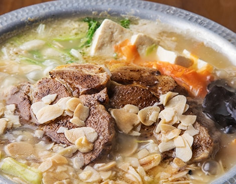 「極厚」豚肩炙りチャーシューの旨塩とんこつ男前鍋　