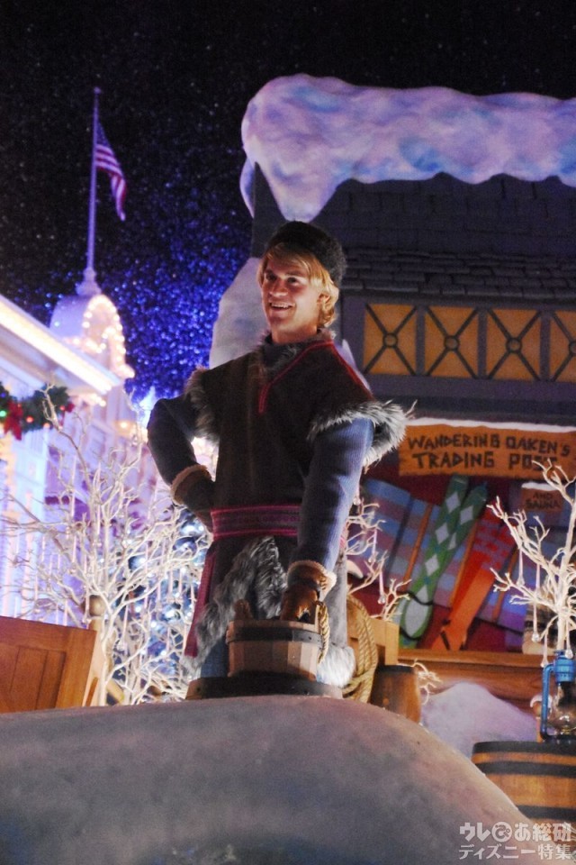 クリスマスのパレードにもクリストフが登場しています!