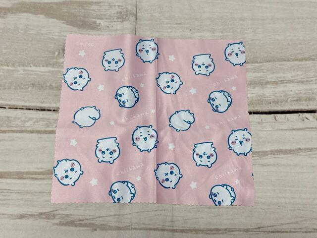 ちいかわはピンク!素材は薄手のポリエステルとナイロン